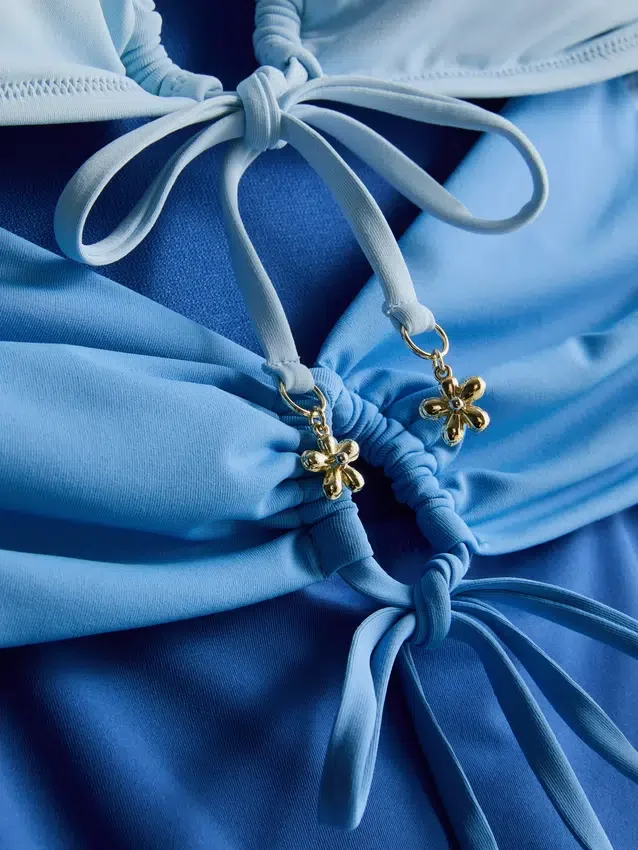 Kivágott bandeau fürdőruha