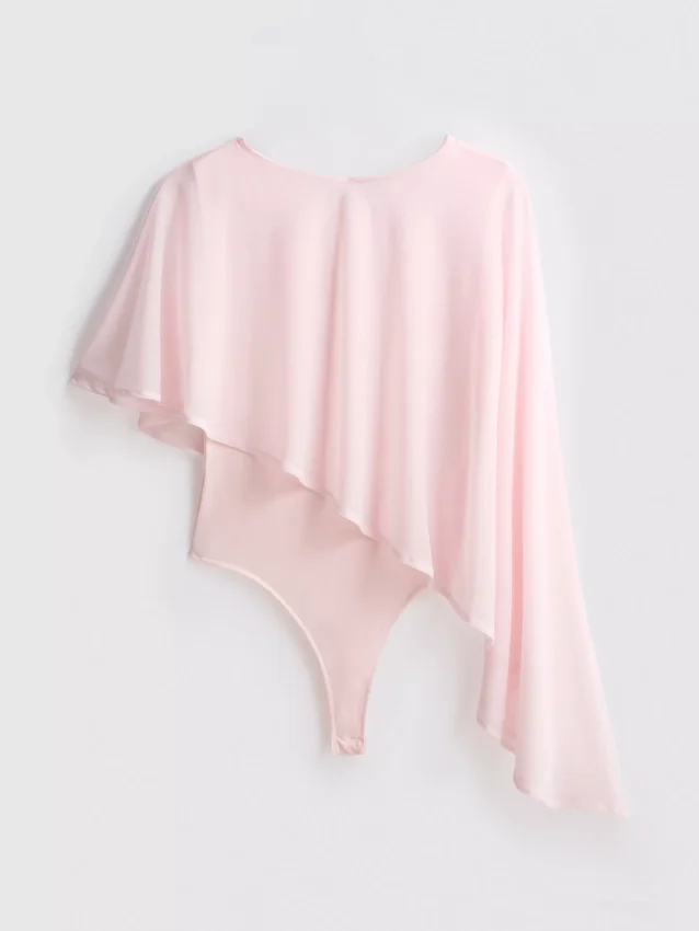 Köpenyszerű bodysuit