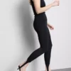 Krepp anyagú, lábszárpántos leggings