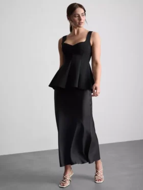 Krepp anyagú, szív alakú nyakkivágású peplum felső