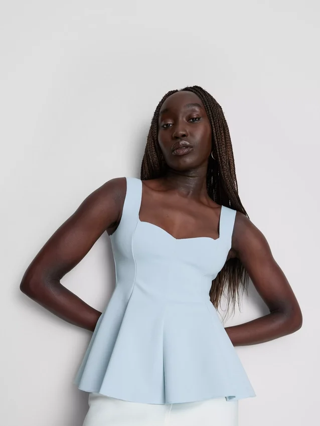 Krepp anyagú, szív alakú nyakkivágású peplum felső