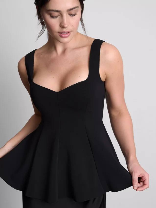 Krepp anyagú, szív alakú nyakkivágású peplum felső