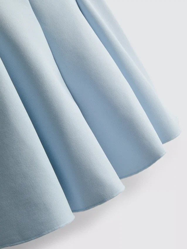 Krepp anyagú, szív alakú nyakkivágású peplum felső