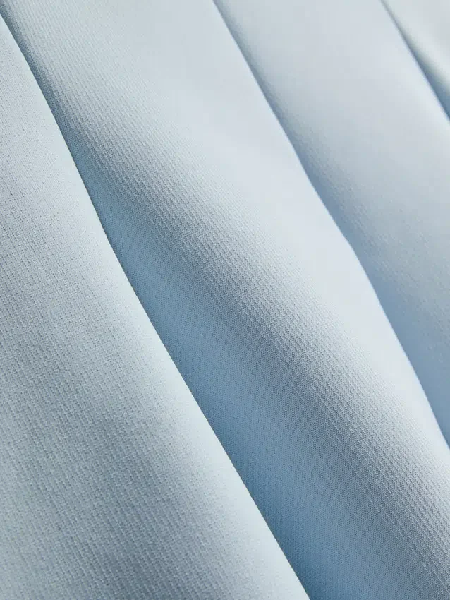 Krepp anyagú, szív alakú nyakkivágású peplum felső
