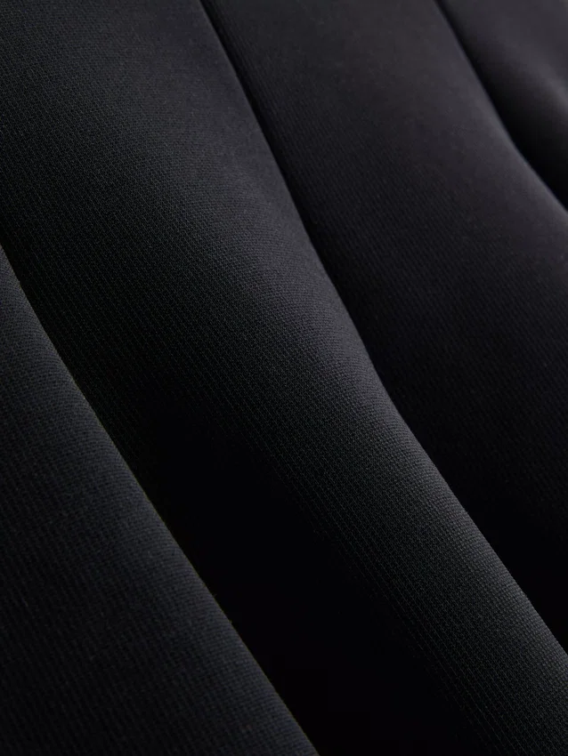 Krepp anyagú, szív alakú nyakkivágású peplum felső