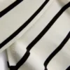 Kötött, vállakat szabadon hagyó pulóver