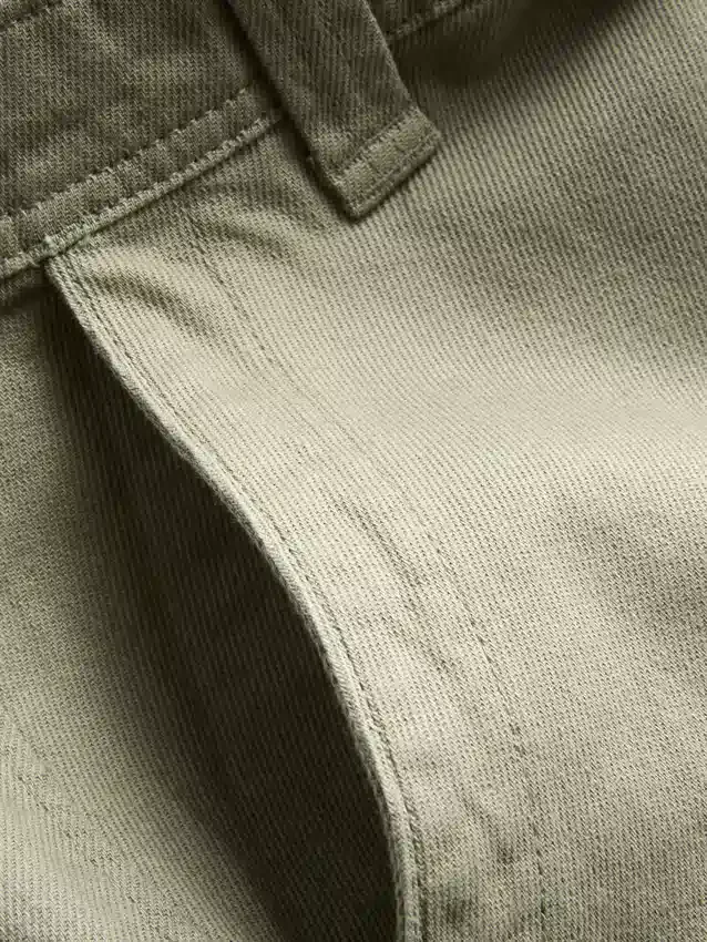 Közepes derékmagasságú, laza chino nadrág