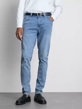 Közepes derékmagasságú skinny farmer