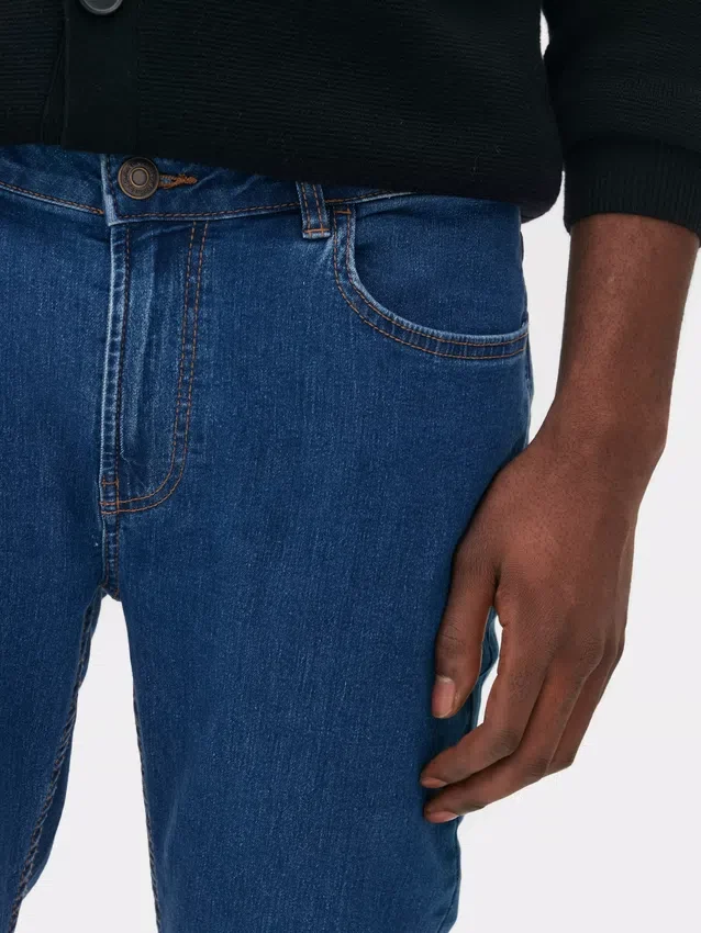 Közepes derékmagasságú skinny farmer