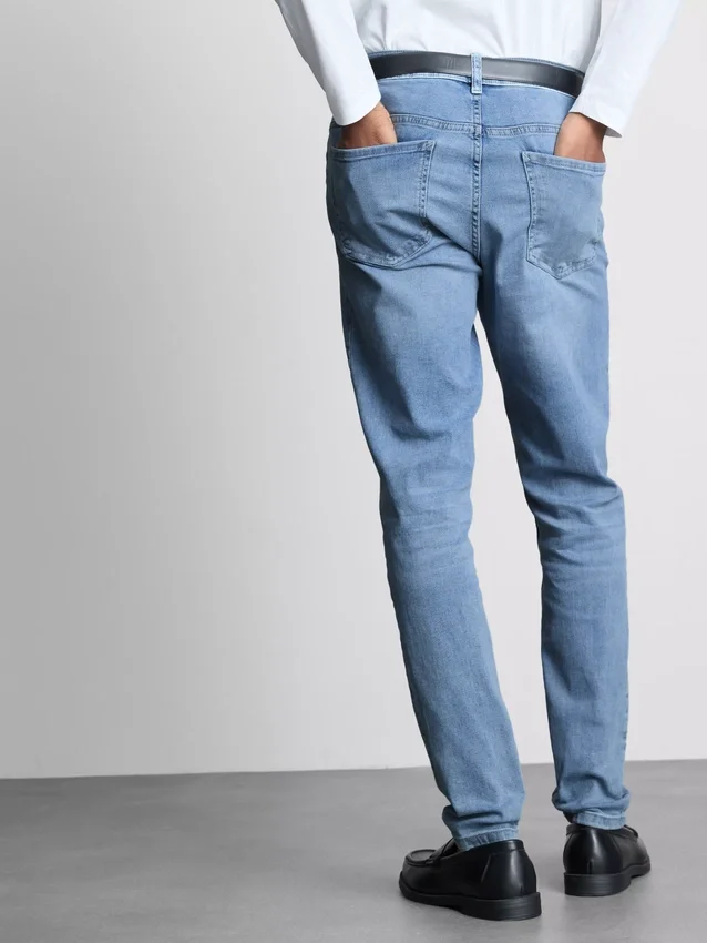 Közepes derékmagasságú skinny farmer
