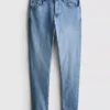 Közepes derékmagasságú skinny farmer