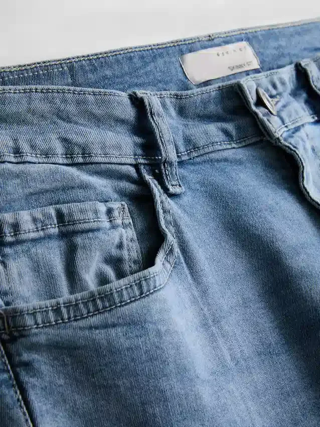 Közepes derékmagasságú skinny farmer