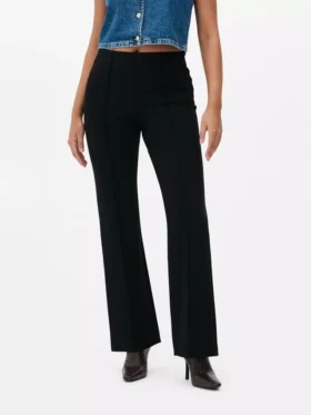 Közepes derékmagasságú, táguló szárú ponte leggings