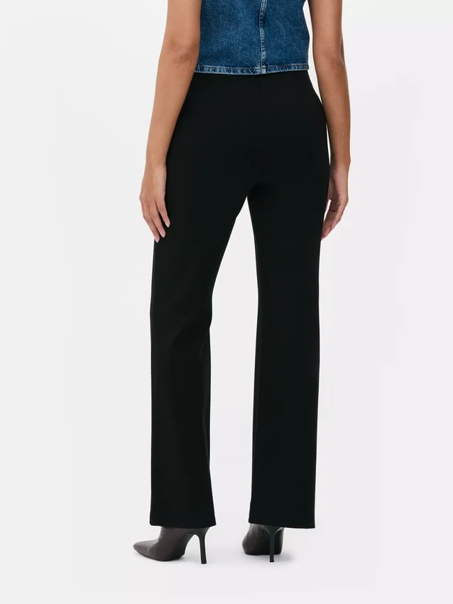 Közepes derékmagasságú, táguló szárú ponte leggings