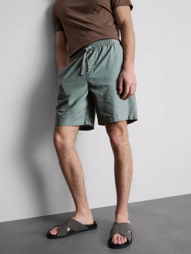 Lenkeverékből készült, húzózsinórral ellátott rövidnadrág