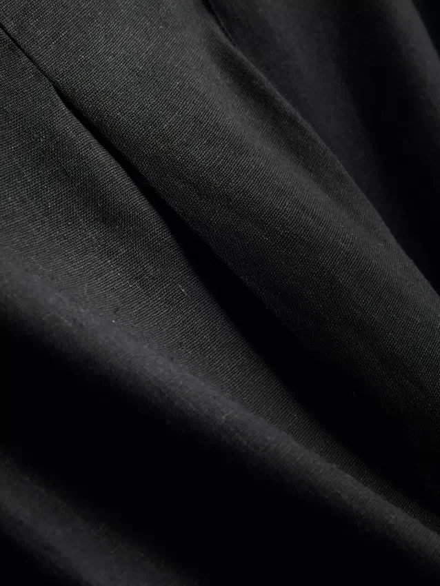 Lenvászonkeverékből készült redős rövidnadrág