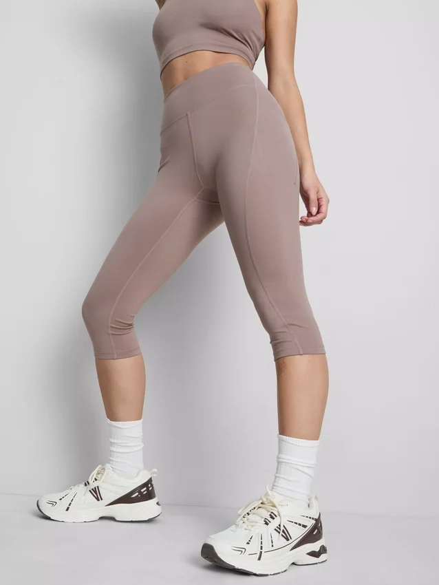 Magas derekú, sportos capri leggings