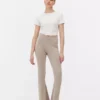 Magas derekú, sportos, tágas szárú leggings