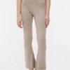 Magas derekú, sportos, tágas szárú leggings