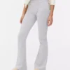 Magas derekú, sportos, tágas szárú leggings