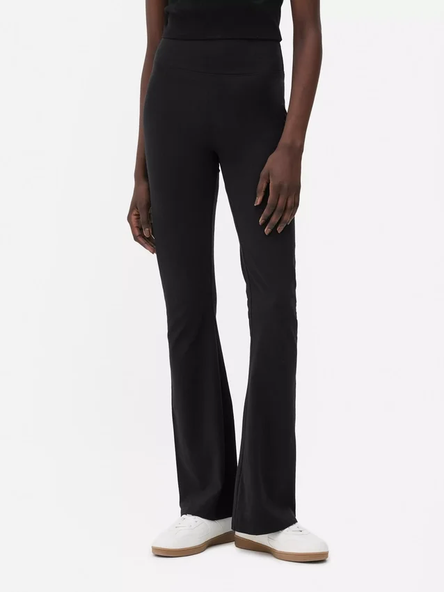 Magas derekú, sportos, tágas szárú leggings