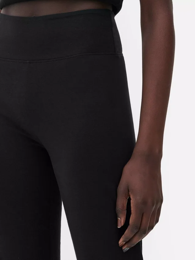 Magas derekú, sportos, tágas szárú leggings