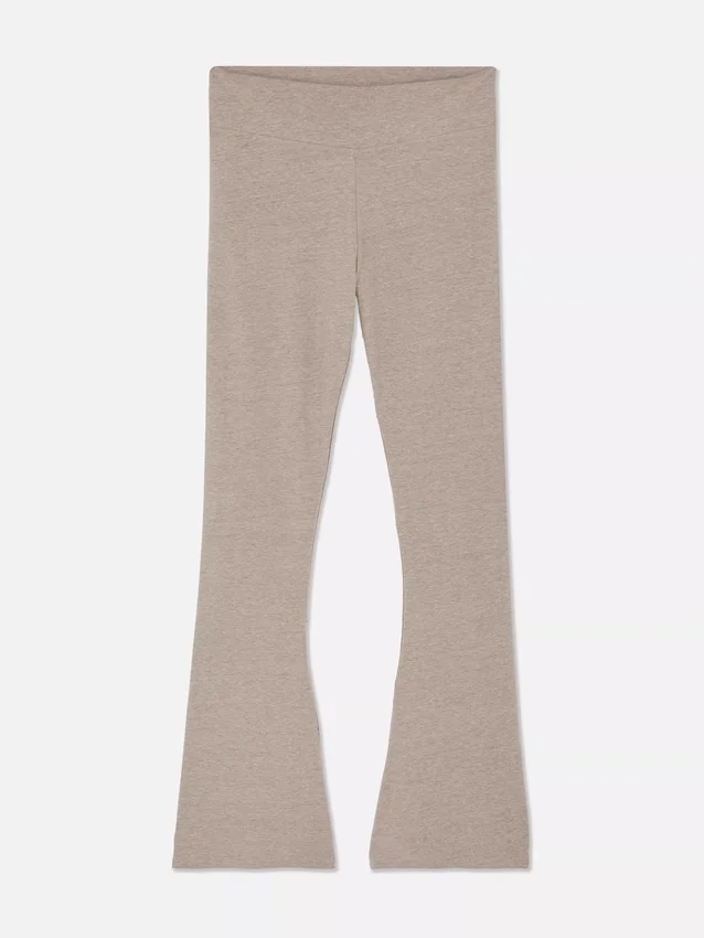 Magas derekú, sportos, tágas szárú leggings