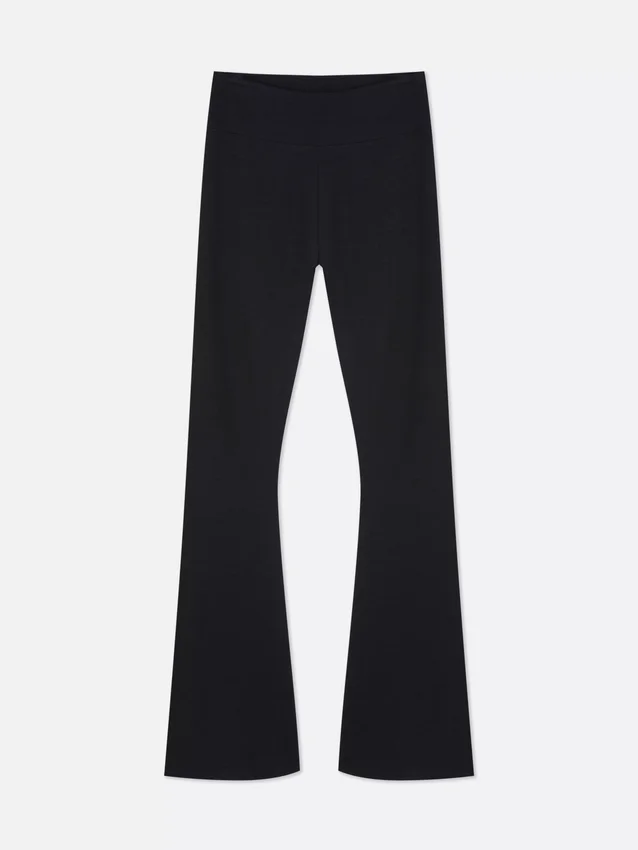 Magas derekú, sportos, tágas szárú leggings