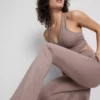 Magas derekú, táguló szárú sportlegging