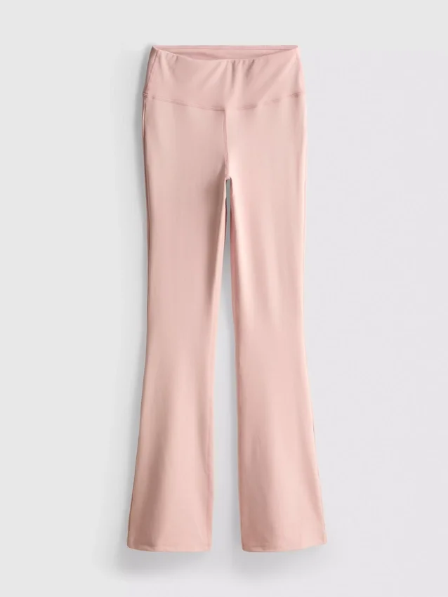 Magas derekú, táguló szárú sportlegging