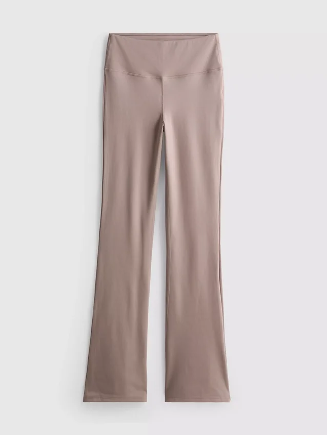 Magas derekú, táguló szárú sportlegging