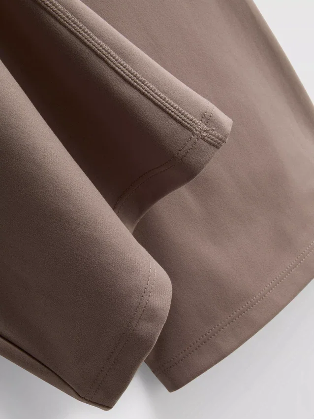 Magas derekú, táguló szárú sportlegging
