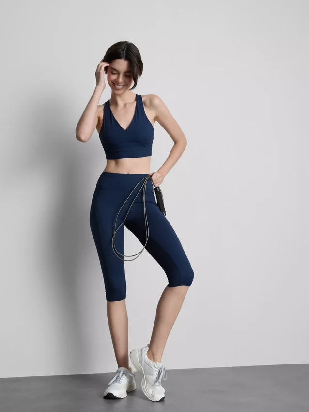 Magas derékú, sima, támasztó aktív capri leggings