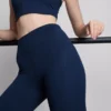 Magas derékú, sima, támasztó aktív capri leggings