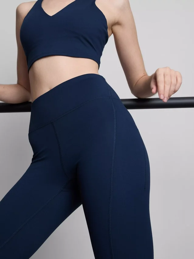 Magas derékú, sima, támasztó aktív capri leggings