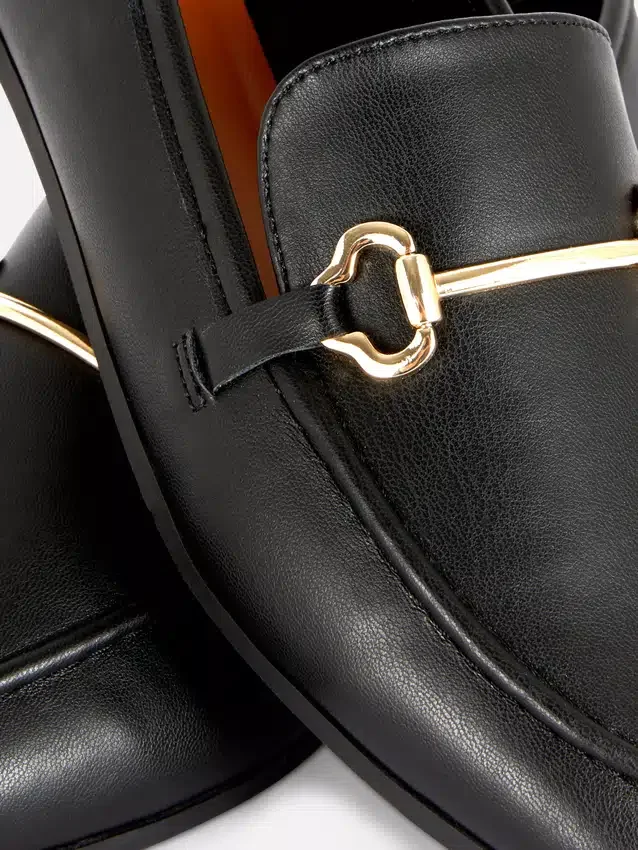 Műbőr csatós loafer