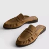 Műbőrből készült loafer-stílusú papucsszandál