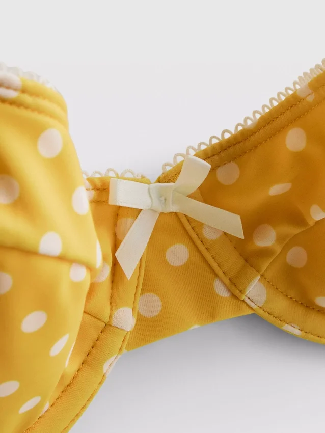 Melltartós, szív alakú nyakkivágású, pöttyös bikini felső