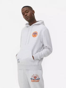 NBA New York Knicks húzózsinóros kapucnis pulóver