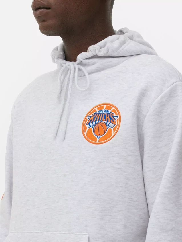 NBA New York Knicks húzózsinóros kapucnis pulóver