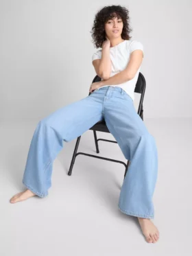 Pamut denim, közepes derékmagasságú, széles szárú farmer