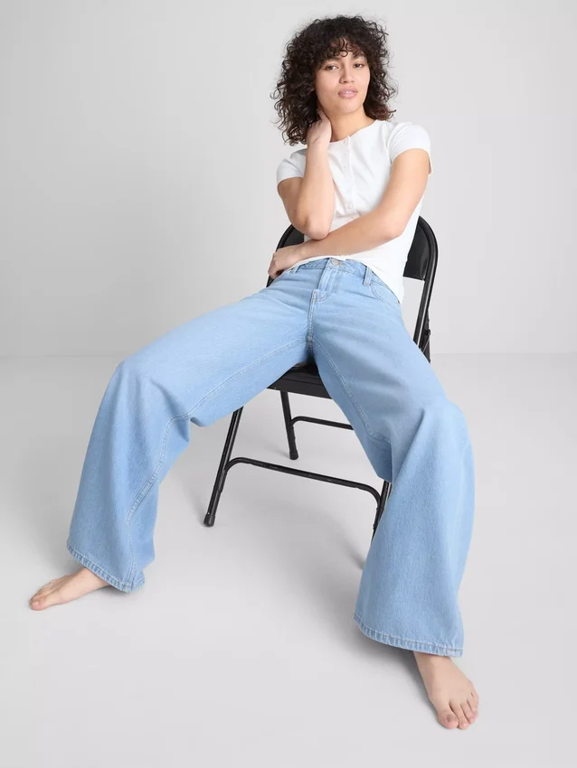 Pamut denim, közepes derékmagasságú, széles szárú farmer