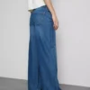 Pamut denim, közepes derékmagasságú, széles szárú farmer