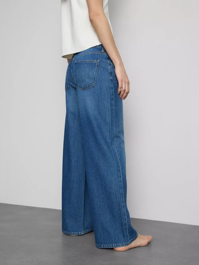 Pamut denim, közepes derékmagasságú, széles szárú farmer