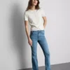 Pamut denim, közepes derékmagasságú, táguló szárú farmer
