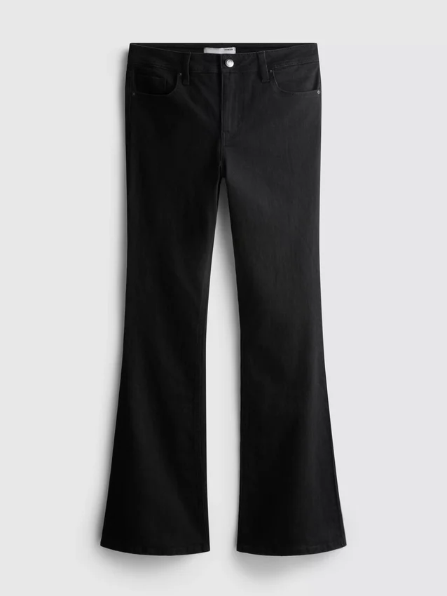 Pamut denim, közepes derékmagasságú, táguló szárú farmer