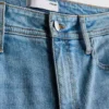 Pamut denim, közepes derékmagasságú, táguló szárú farmer