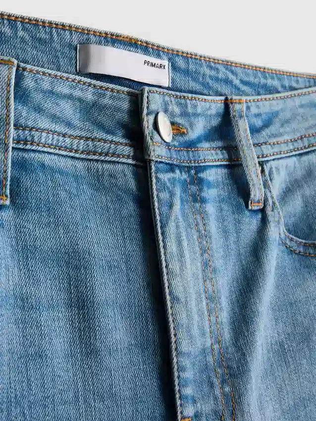 Pamut denim, közepes derékmagasságú, táguló szárú farmer