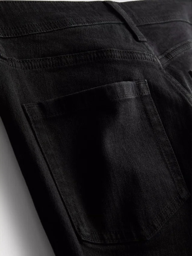 Pamut denim, közepes derékmagasságú, táguló szárú farmer