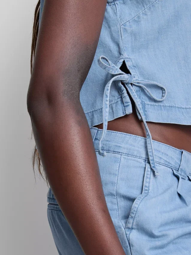 Pamut denim, oldalt kötős póló